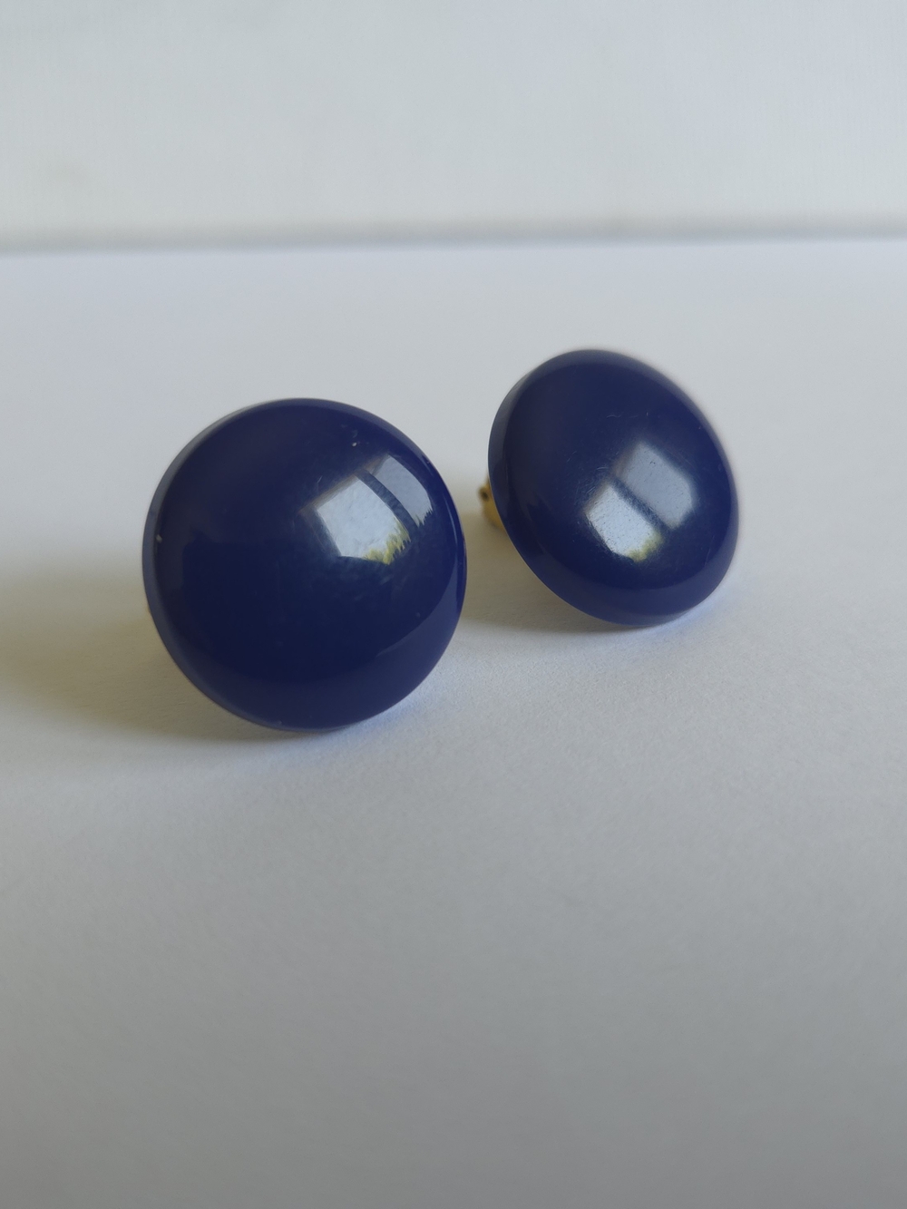 Vintage 1980s Cobalt Navy Blue Enamel Button Clip On Earrings Gold Tone - Picture 3 of 11